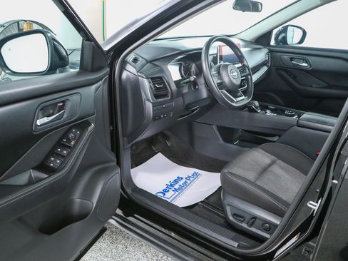 Used 2024 Nissan Rogue SV AWD/4WD image 3