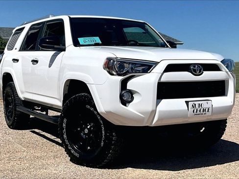 Used 2018 Toyota 4Runner SR5 AWD/4WD image 3