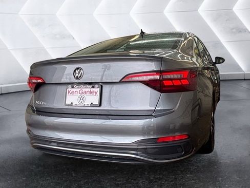 Used 2022 Volkswagen Jetta Sport image 5