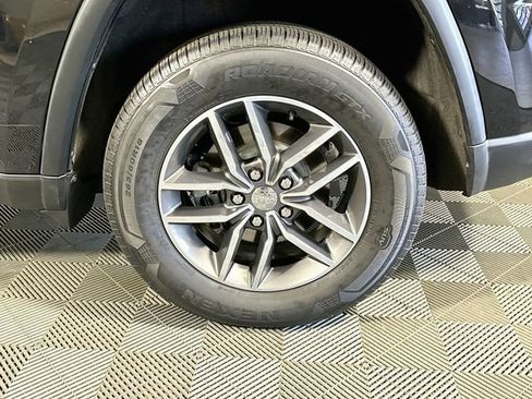 Used 2018 Jeep Grand Cherokee Laredo RWD image 27