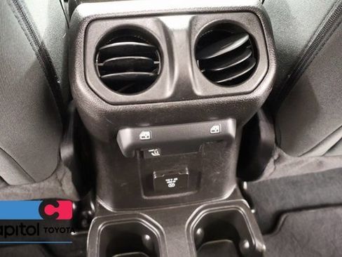 Used 2023 Jeep Gladiator Sport AWD/4WD image 28