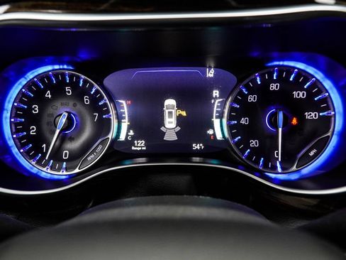 Used 2023 Chrysler Pacifica Limited FWD image 29
