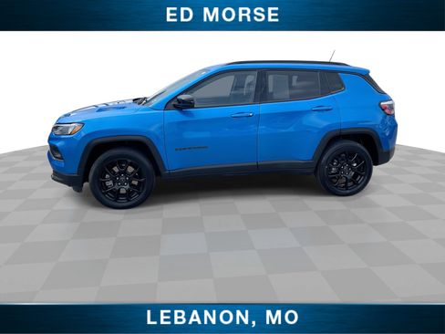 Used 2025 Jeep Compass Latitude w/ Convenience Group AWD/4WD image 5