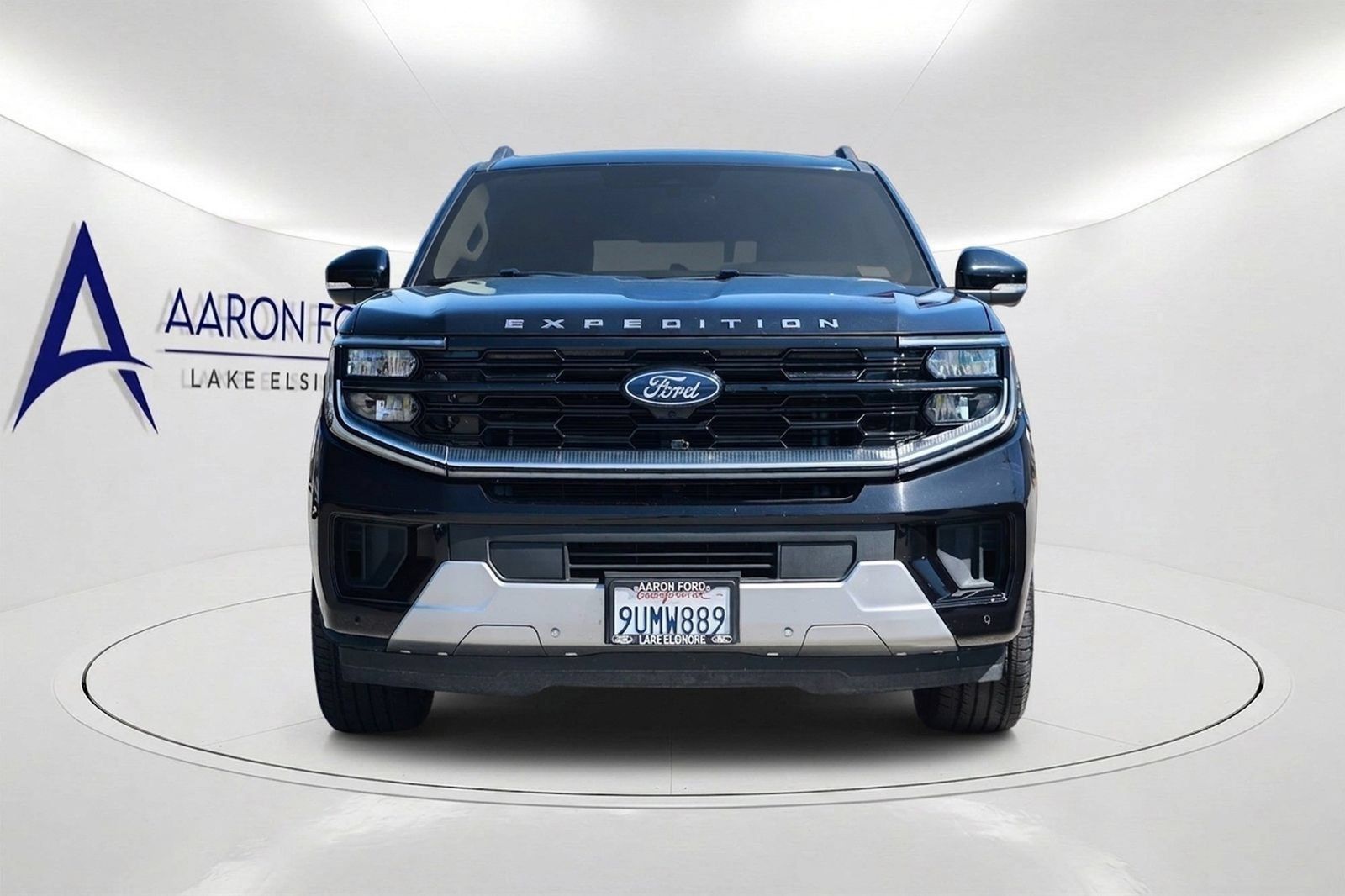 Used 2025 Ford Expedition Platinum w/ Driver's Package AWD/4WD image 2