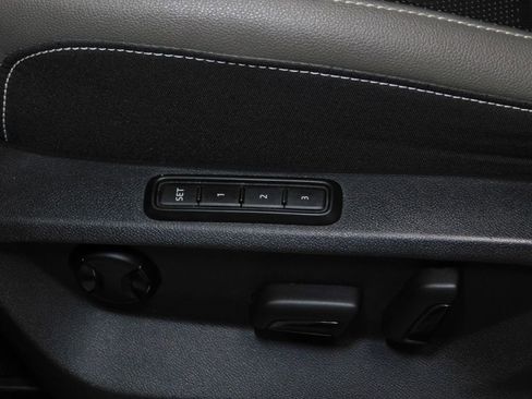 Used 2020 Volkswagen Atlas Cross Sport SEL Premium R-Line image 34