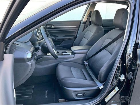 Used 2025 Nissan Altima 2.5 SV image 21