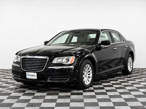 Used 2014 Chrysler 300 RWD image 1