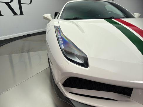 Used 2016 Ferrari 488 GTB RWD image 12