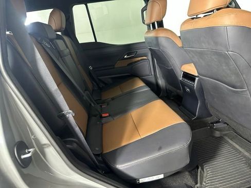 Used 2025 Lexus GX 550 w/ Accessory Package (2T) AWD/4WD image 25
