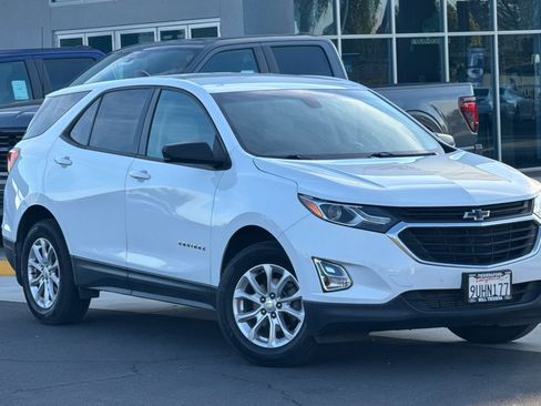 Used 2019 Chevrolet Equinox LS w/ LS Convenience Package image 2