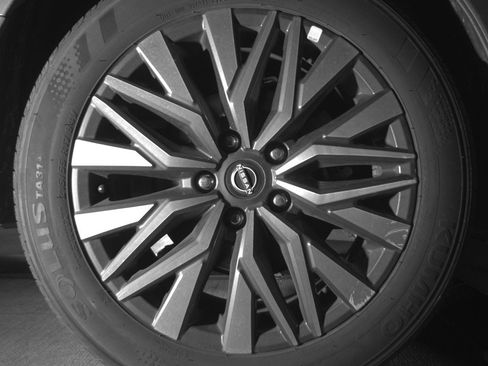 Used 2025 Nissan Altima 2.5 SV FWD image 15