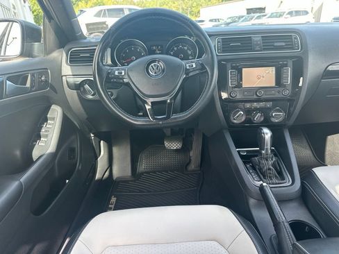 Used 2015 Volkswagen Jetta Sport FWD image 16