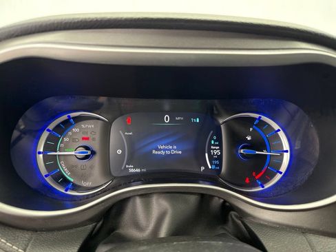 Used 2024 Chrysler Pacifica Limited FWD image 27