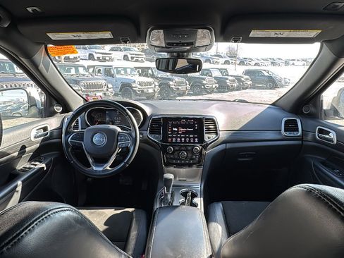 Used 2019 Jeep Grand Cherokee Altitude image 15