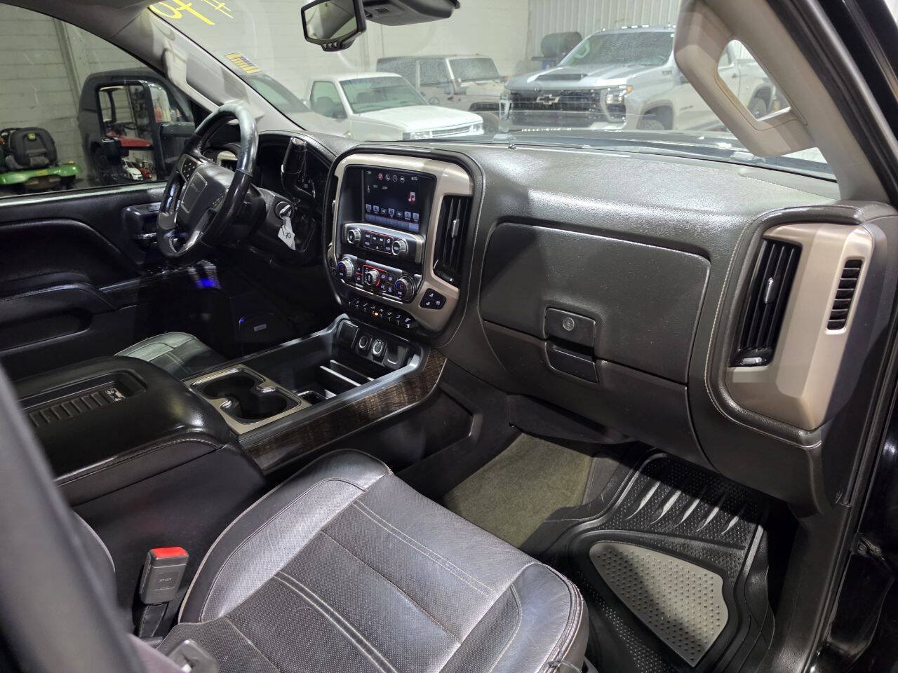 Used 2016 GMC Sierra 2500 Denali w/ Duramax Plus Package AWD/4WD image 39
