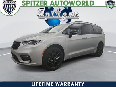 New 2026 Chrysler Pacifica Limited w/ S Appearance Package