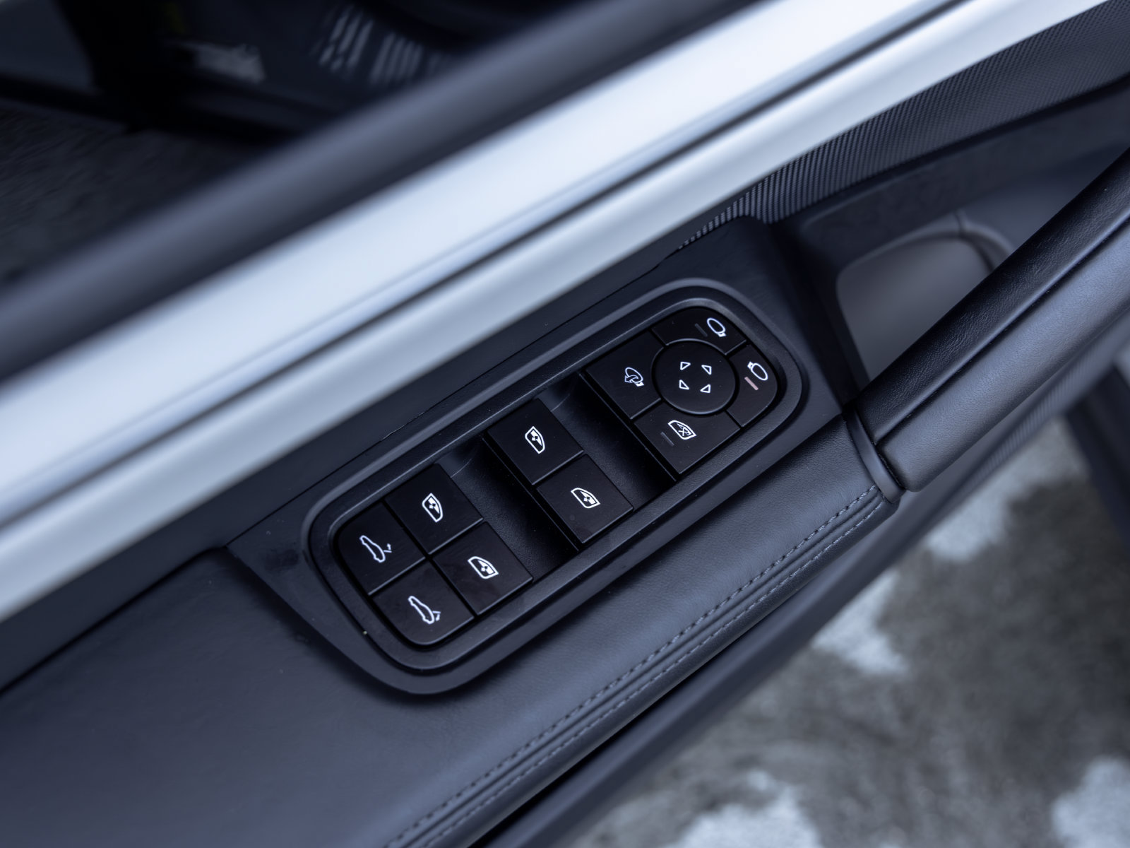 Certified 2024 Porsche Cayenne Coupe AWD/4WD image 20