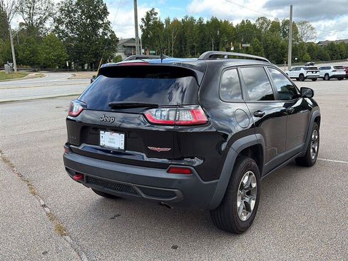 Used 2019 Jeep Cherokee Trailhawk AWD/4WD image 3