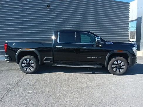 Used 2025 GMC Sierra 2500 Denali w/ Technology Package image 2
