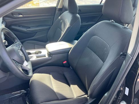 Used 2025 Nissan Altima 2.5 SV image 30