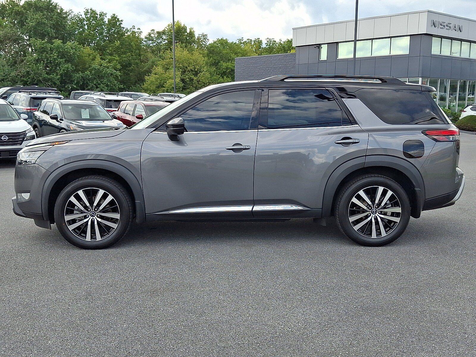 Certified 2023 Nissan Pathfinder Platinum AWD/4WD image 4
