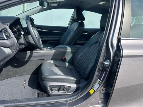 Used 2023 Toyota Camry SE image 9