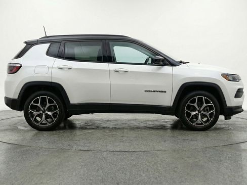 Used 2025 Jeep Compass Limited image 5