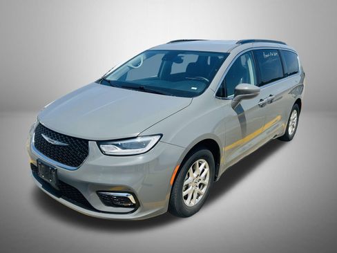 Used 2022 Chrysler Pacifica Touring-L FWD image 1
