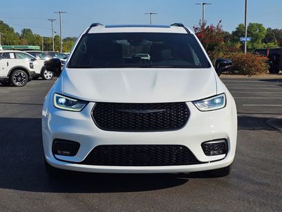 New 2026 Chrysler Pacifica Limited w/ S Appearance Package