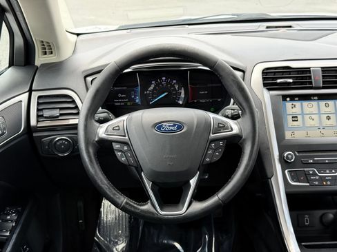 Used 2018 Ford Fusion SE w/ Equipment Group 602A FWD image 26