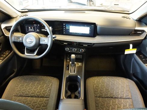 Used 2025 Nissan Kicks SV w/ SV Premium Package image 11