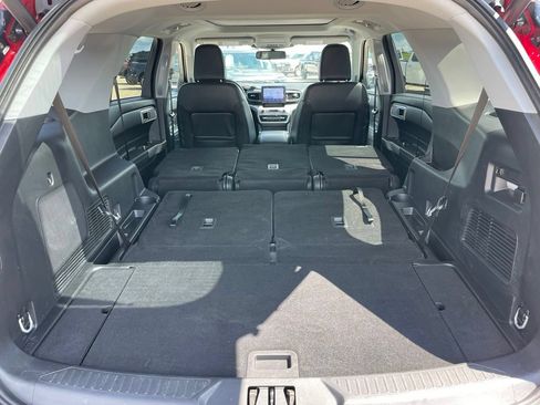 Used 2023 Ford Explorer XLT w/ Equipment Group 202A AWD/4WD image 34