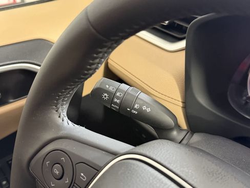 Used 2019 Toyota RAV4 XLE Premium FWD image 17