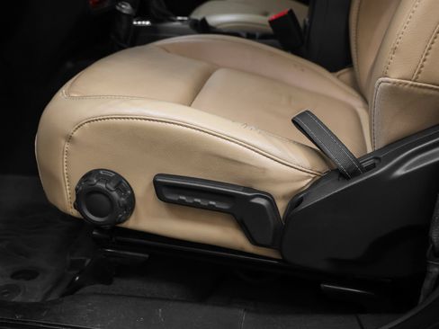 Used 2018 Jeep Wrangler Unlimited Rubicon w/ Dual Top Group AWD/4WD image 27