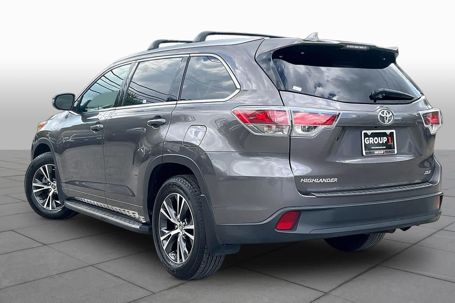 Used 2016 Toyota Highlander XLE FWD image 12