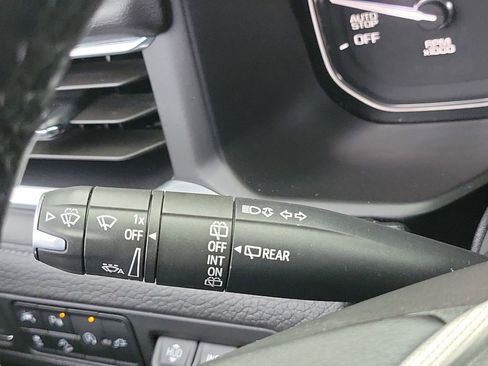 Used 2021 GMC Yukon Denali w/ Denali Premium Package image 18