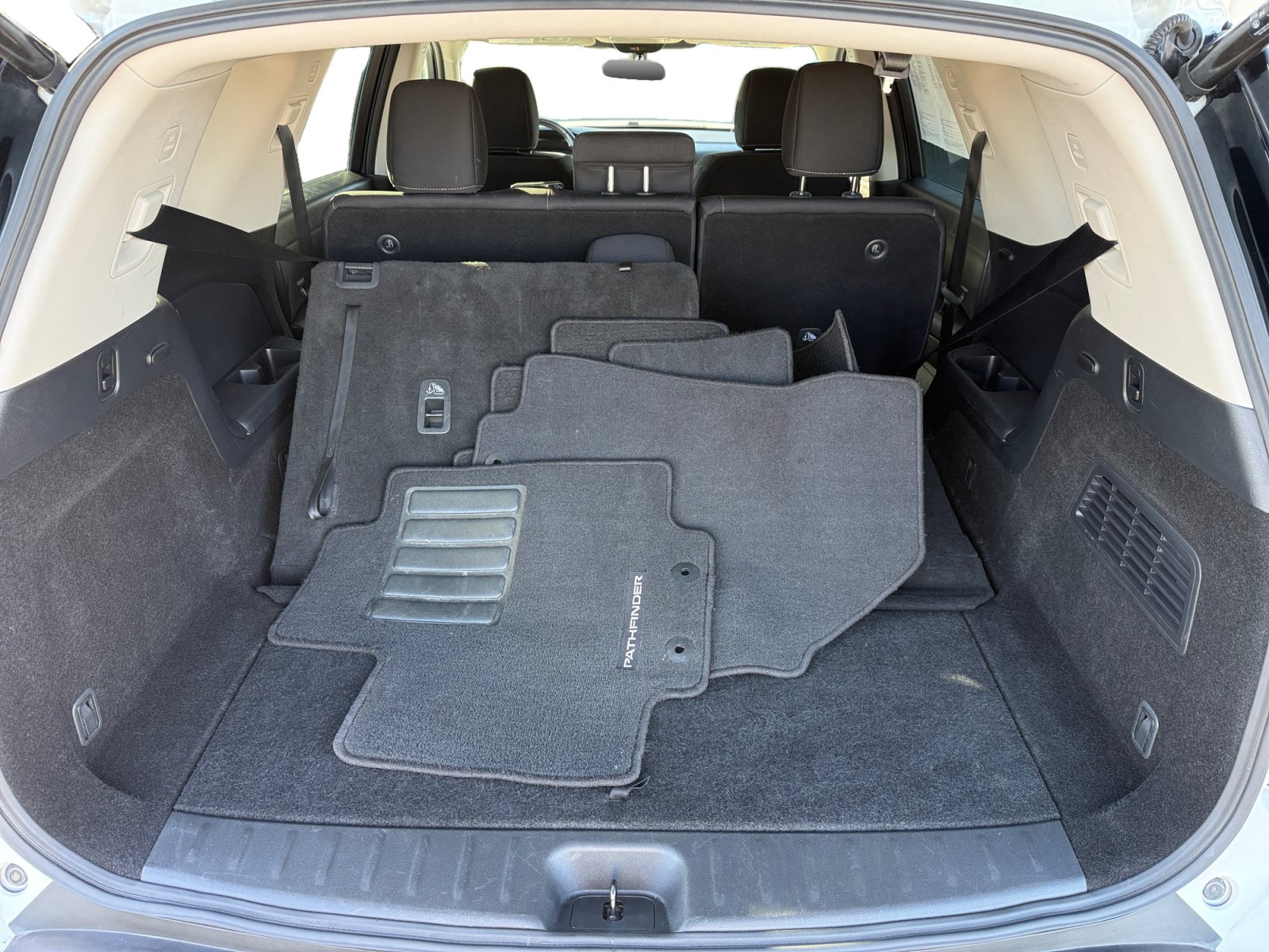 Used 2025 Nissan Pathfinder SV FWD image 17