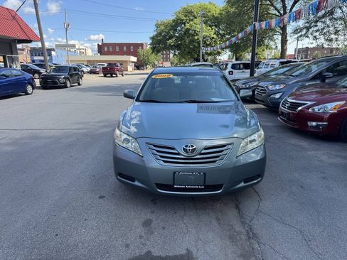 Used 2009 Toyota Camry LE FWD image 2