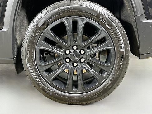 Used 2023 GMC Acadia SLT w/ Elevation Edition image 32