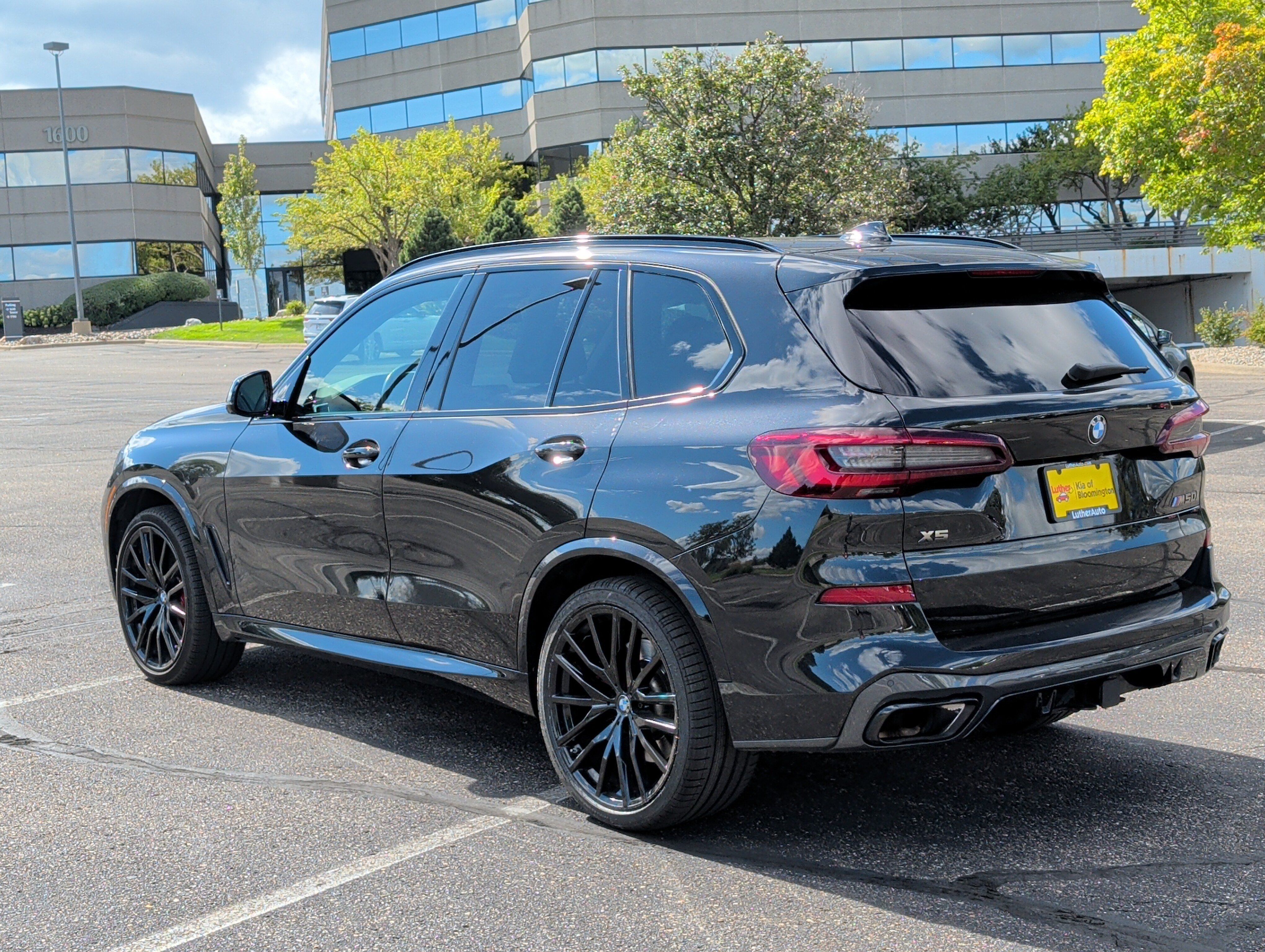 Used 2022 BMW X5 M50i AWD/4WD image 3