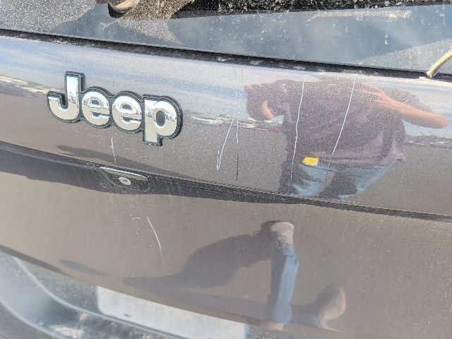 Used 2018 Jeep Cherokee Latitude Plus w/ Comfort/Convenience Group AWD/4WD image 6