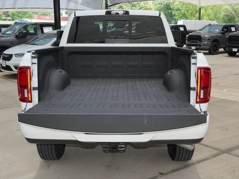 Used 2025 RAM 2500 Laramie AWD/4WD image 37