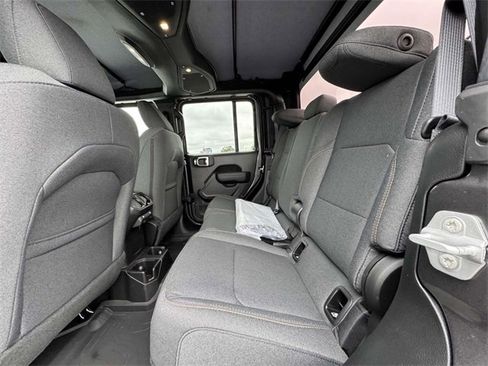 New 2025 Jeep Gladiator Sport image 17