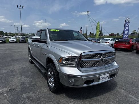 Used 2017 RAM 1500 Laramie w/ Convenience Group AWD/4WD image 7
