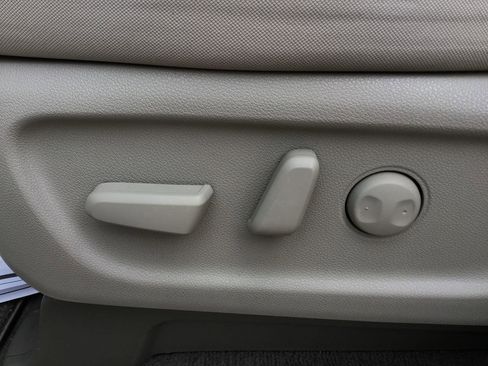 Used 2020 Kia Sedona LX image 20