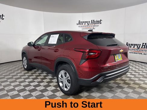 Used 2025 Chevrolet Trax LS FWD image 7