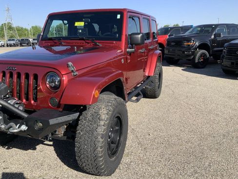 Used 2012 Jeep Wrangler Unlimited Sahara AWD/4WD image 13