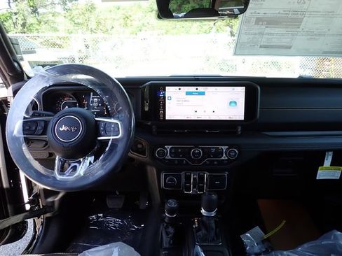 New 2026 Jeep Wrangler Unlimited Sahara AWD/4WD image 15
