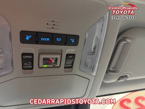 Used 2022 Toyota RAV4 XLE Premium image 17