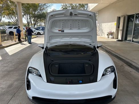 Used 2023 Porsche Taycan GTS image 11